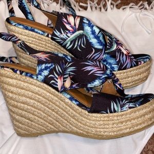 Charlotte Russe Tropical Wrap Wedges